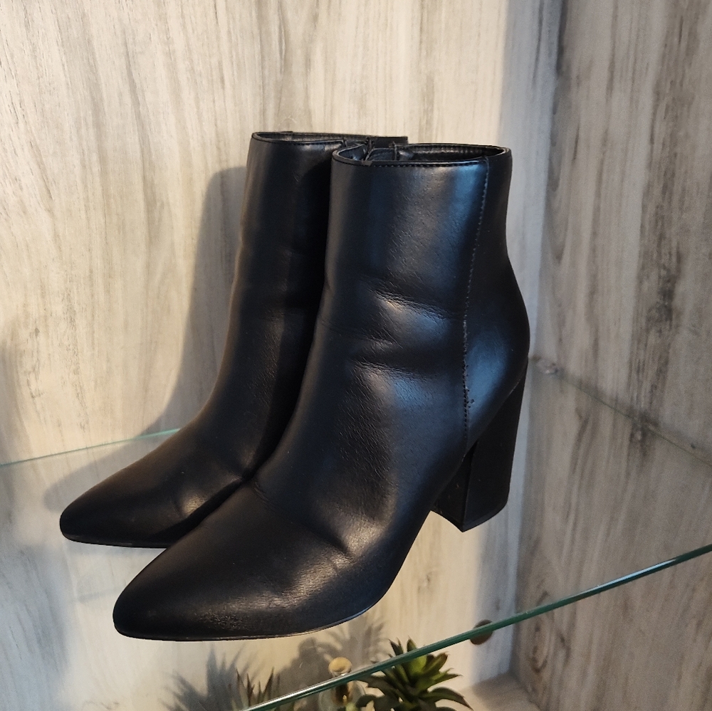 Madden Girl Meeko Black Pari SZ 7 Pre-owned